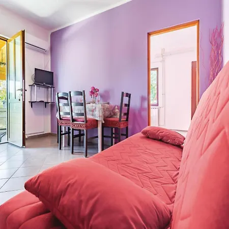 One-Bedroom Apartment In Divsici *