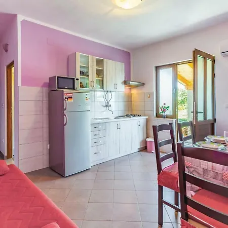 One-Bedroom Apartment In Divsici Divšići